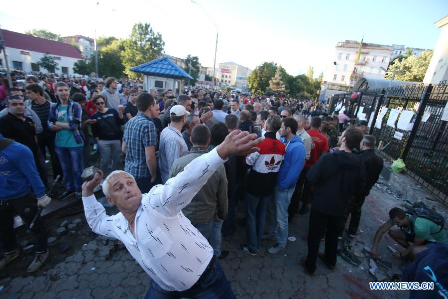 Россия возмущена провокационными действиями протестующих в отношении российского посольства в Киеве -- МИД РФ