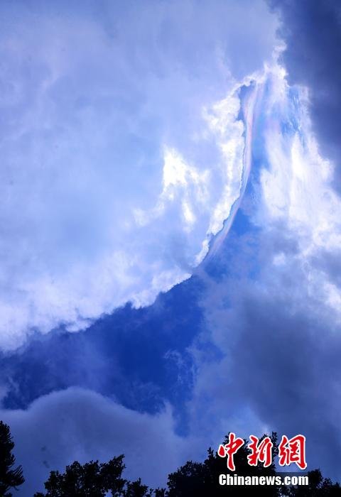 Редкие ?радужные облака? в уезде Пинтань провинции Фуцзянь