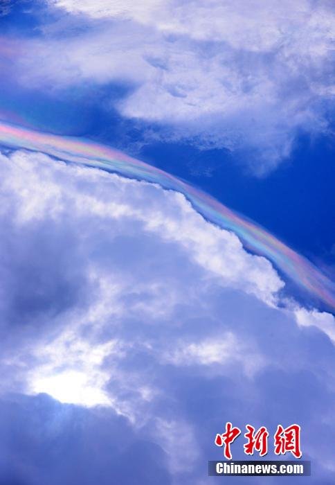 Редкие ?радужные облака? в уезде Пинтань провинции Фуцзянь