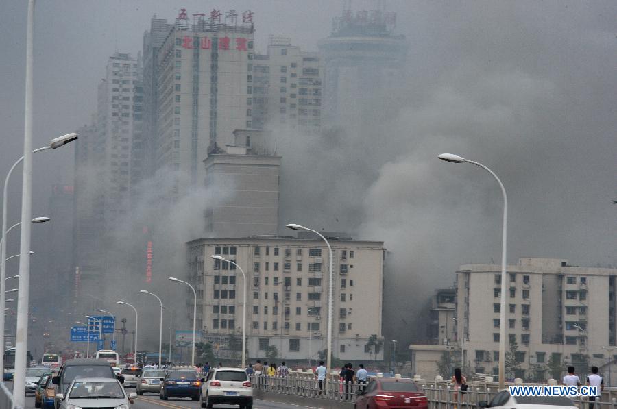 Пожар вспыхнул на рынке в Центральном Китае
