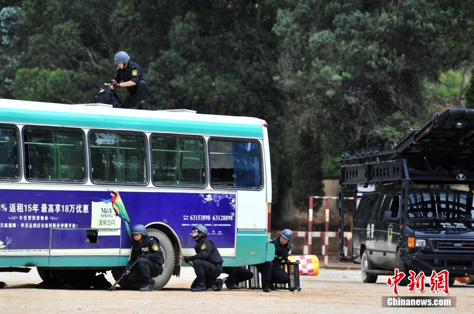 В провинции Юньнань прошли антитеррористические учения под кодовым названием ?Железный кулак?