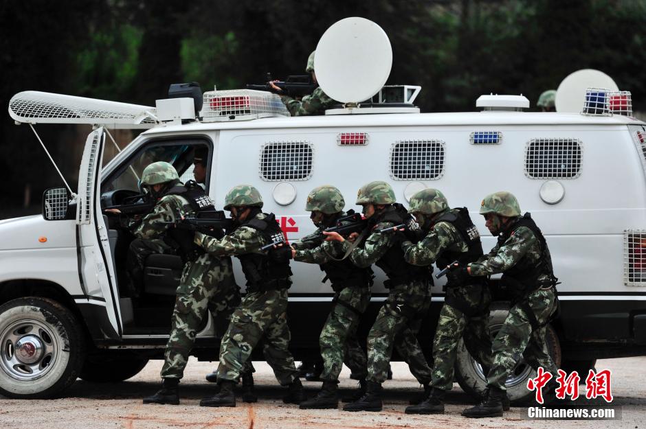 В провинции Юньнань прошли антитеррористические учения под кодовым названием ?Железный кулак?