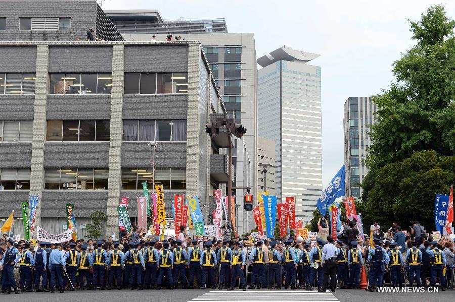 Японское правительство приняло решение о снятии запрета на право на коллективную самооборону