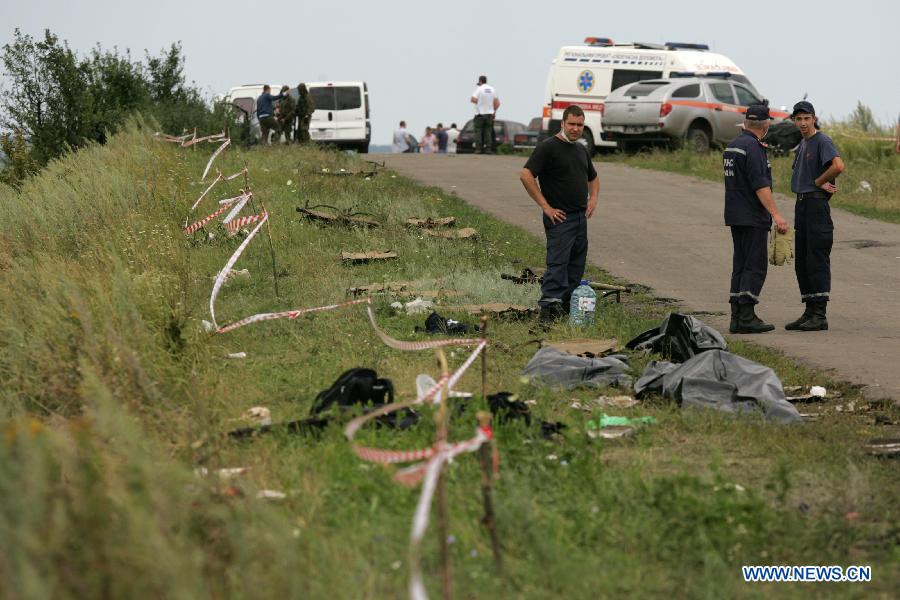 Останки части погибших при крушении самолета "Малайзийских авиалиний" отправлены в Донецк