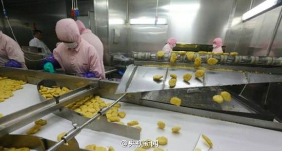 Поставщик сырья для шанхайских ресторанов KFC и ?Макдональдс? был замечен в использовании просроченного мяса