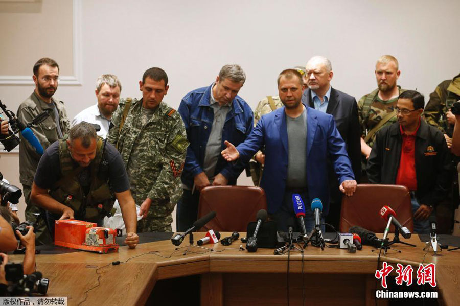 Бортовые самописцы разбившегося на территории Украины малайзийского "Боинга" переданы Малайзии