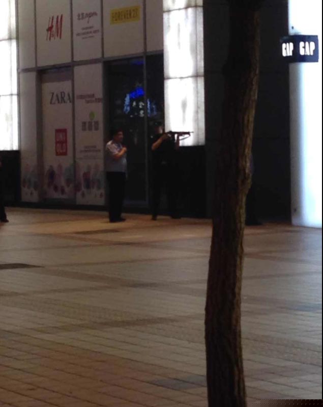 Полиция освободила женщину, захваченную в заложники в центре Пекина