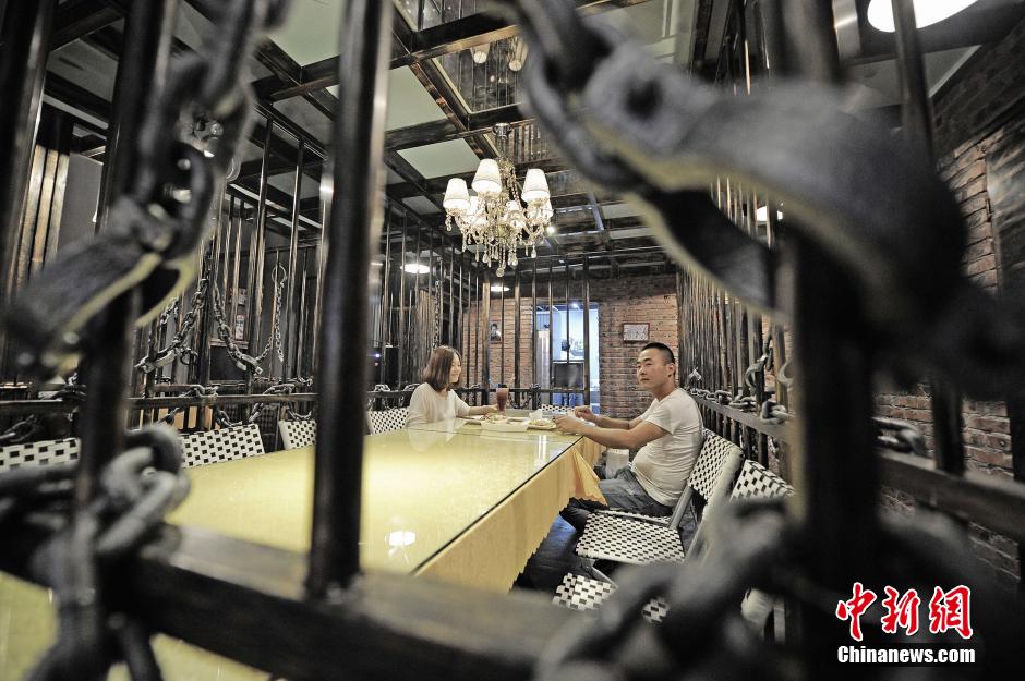 В Тяньцзине открылся первый тематический ресторан ?Тюрьма?