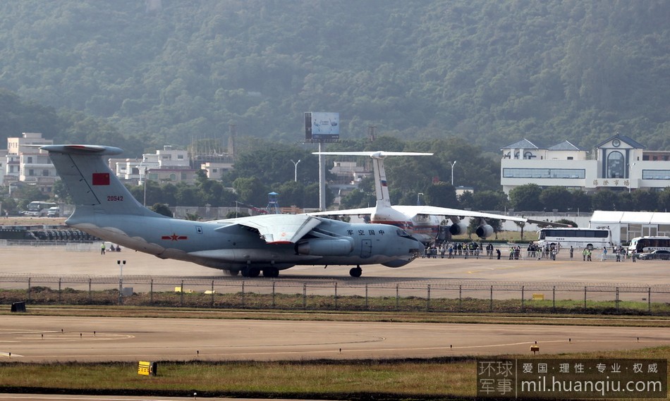 Фотографии китайского Y-20 и российского Ил-76 в Чжухае