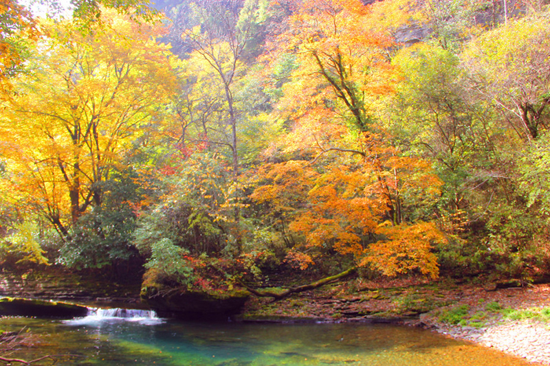 Осень в пейзажной зоне Липин в Ханьчжун провинции Шэньси