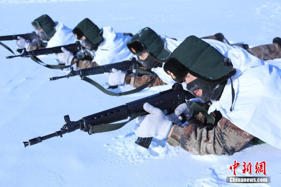 Тренировка китайских пограничников в естественных условиях