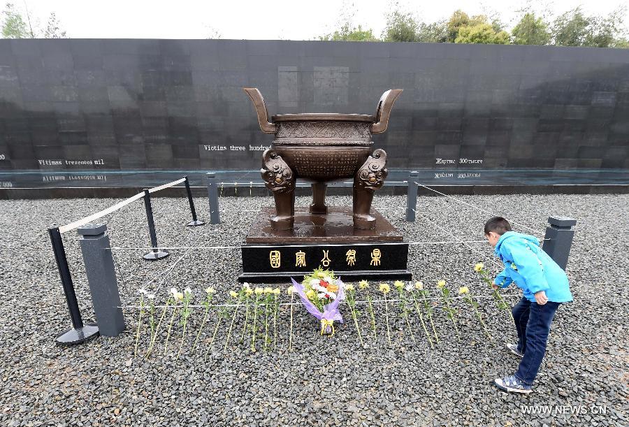 Свыше 300 тыс человек в дни праздника Цинмин посетили Музей памяти жертв массовой резни в Нанкине
