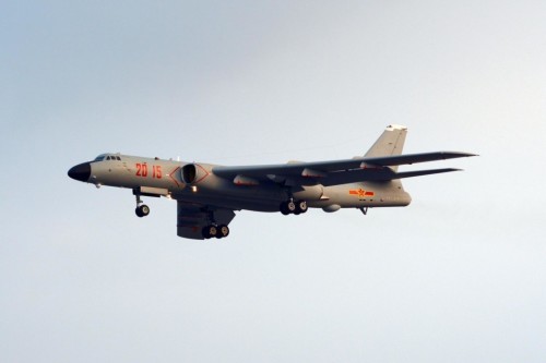 Группа китайских бомбардировщиков готовится к параду в честь 70-летия Победы над японскими захватчиками 