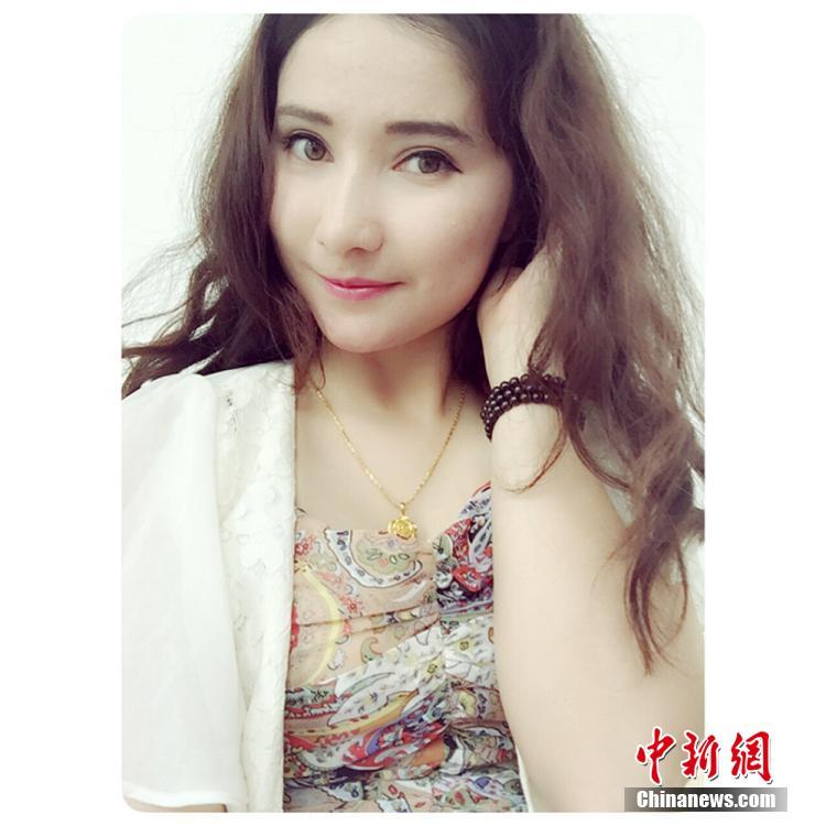 Фотографии красивой уйгурской сотрудницы полиции стали популярными в китайском Интернете