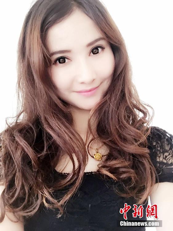 Фотографии красивой уйгурской сотрудницы полиции стали популярными в китайском Интернете