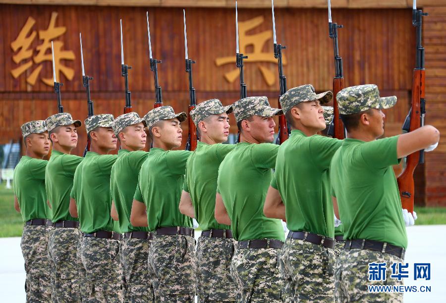 Иностранные военные отряды участвуют в репетиции Парада Победы