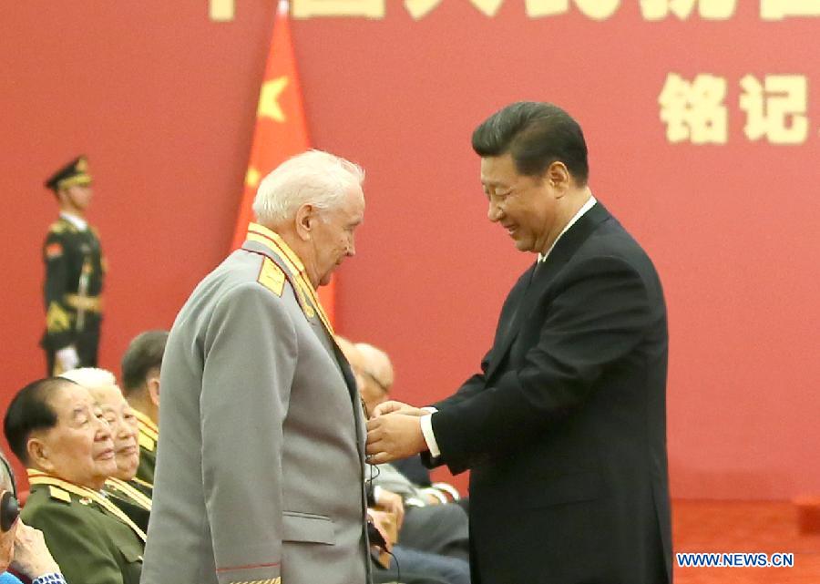 Председатель КНР вручил ветеранам юбилейные медали