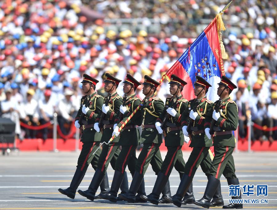 Через площадь Тяньаньмэнь проходят делегации зарубежных вооруженных сил