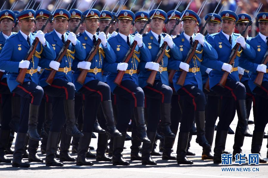 Через площадь Тяньаньмэнь проходят делегации зарубежных вооруженных сил