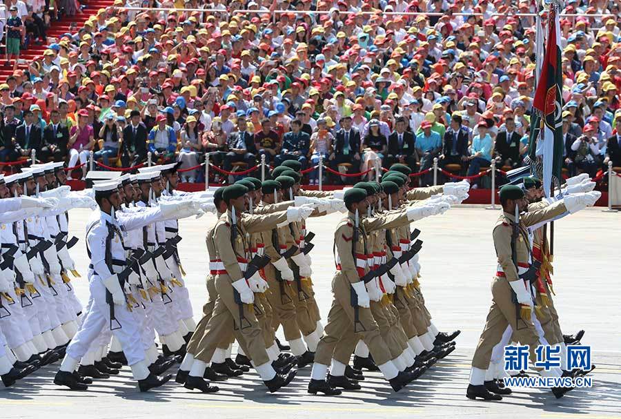 Через площадь Тяньаньмэнь проходят делегации зарубежных вооруженных сил