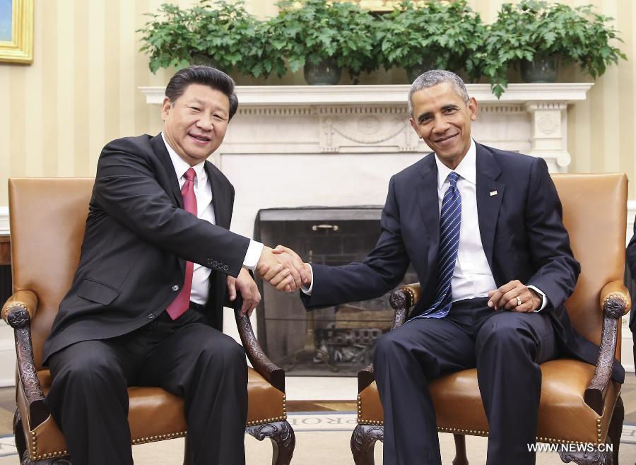 Вашингтон, 25 сентября /Синьхуа/ -- Председатель КНР Си Цзиньпин в пятницу провел в Вашингтоне переговоры с президентом США Бараком Обамой. Си Цзиньпин выдвинул важные предложения относительно развития китайско-американских отношений, подчеркнув необходимость содействовать движению двусторонних отношений в правильном русле. Стороны договорились продолжать усилия для выстраивания междержавных отношений нового типа.