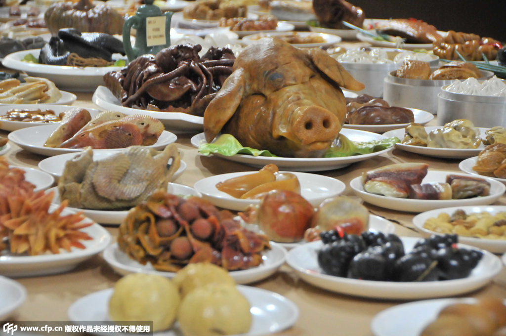 Китайские супруги-умельцы ?приготовили? каменные блюда китайской кухни