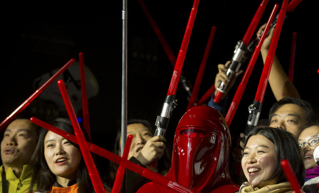 Более 500 солдат 501-ого легиона ?захватили? Великую китайскую стену в честь показа фильма ?Star Wars: The Force Awakens?