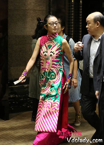 Ян Липин вышла в свет в костюме ?ципао?