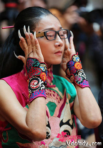 Ян Липин вышла в свет в костюме ?ципао?