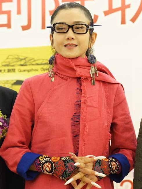 Ян Липин вышла в свет в костюме ?ципао?