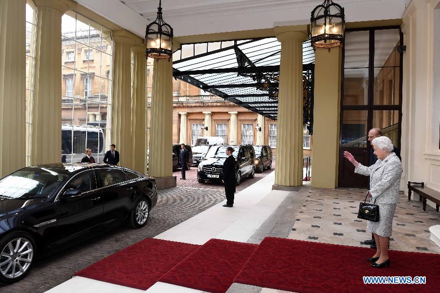 Си Цзиньпин и Пэн Лиюань попрощались с королевой Елизаветой II