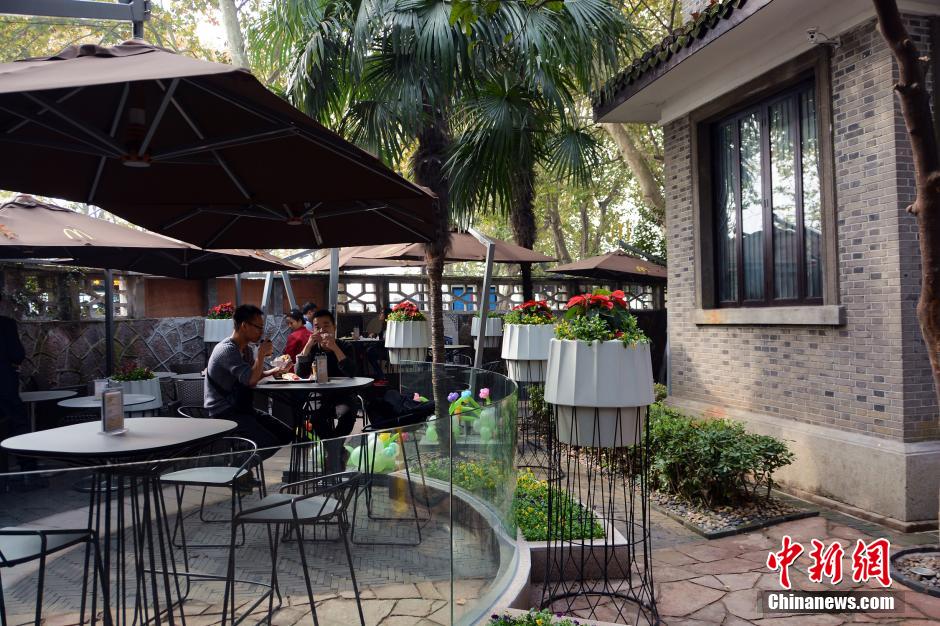 Основное здание бывшей резиденции Цзян Цзинго превратилась в ?Макдональдс?