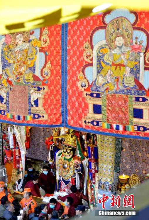 В Тибете верующие отметили праздник ?День небожительницы?