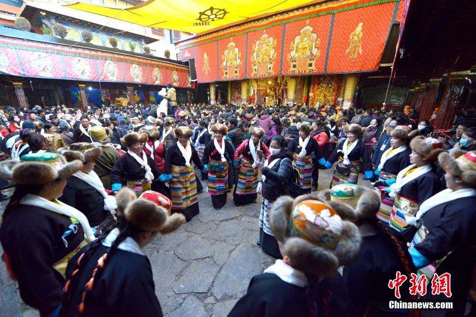 В Тибете верующие отметили праздник ?День небожительницы?