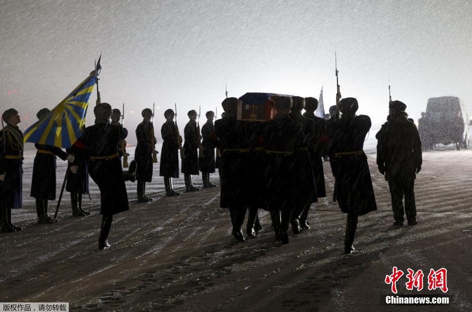Тело российского пилота сбитого турецкими ВВС СУ-24 отправлено в Россию -- СМИ