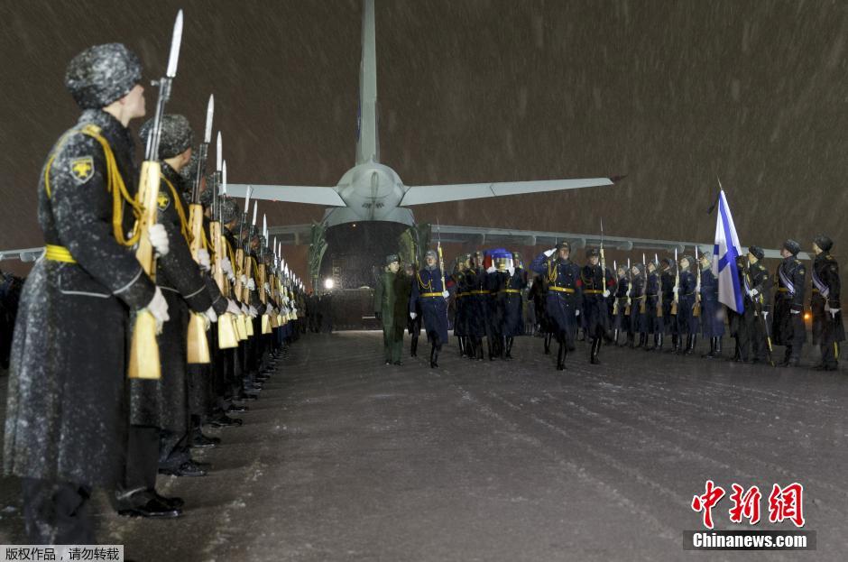 Тело российского пилота сбитого турецкими ВВС СУ-24 отправлено в Россию -- СМИ