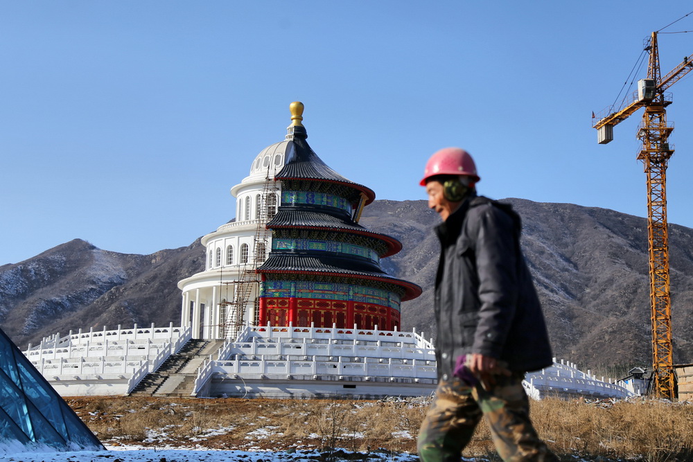 Необычное здание в Шицзячжуане – наполовину западное, наполовину китайское