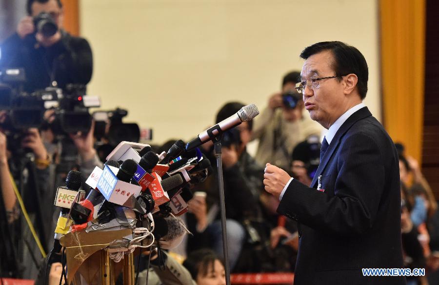 Министр коммерции КНР уверен в стабилизации и улучшении внешнеторговых показателей страны