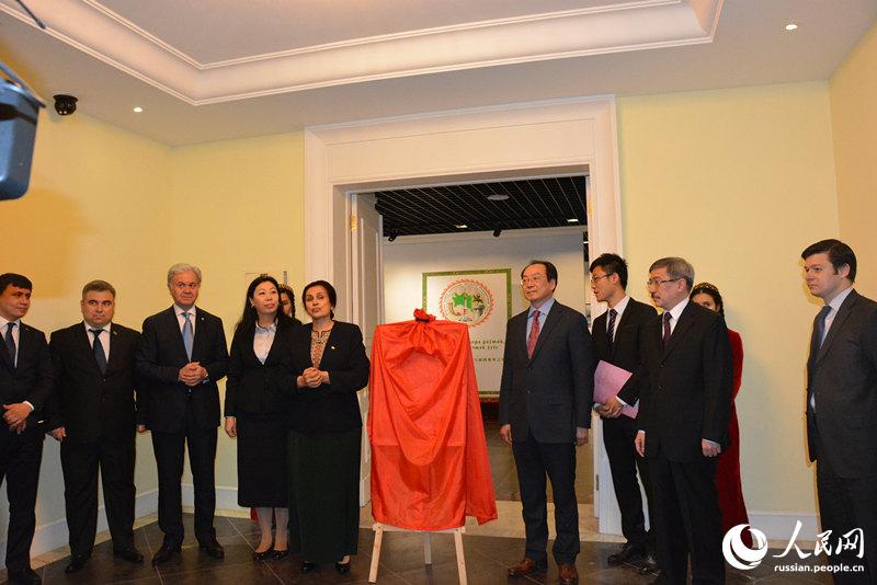 В Пекине открылась картинная выставка, посвященная 25-летию независимости Туркменистана