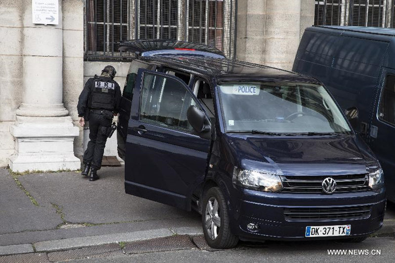 Основной подозреваемый по делу о ноябрьских терактах в Париже передан Франции