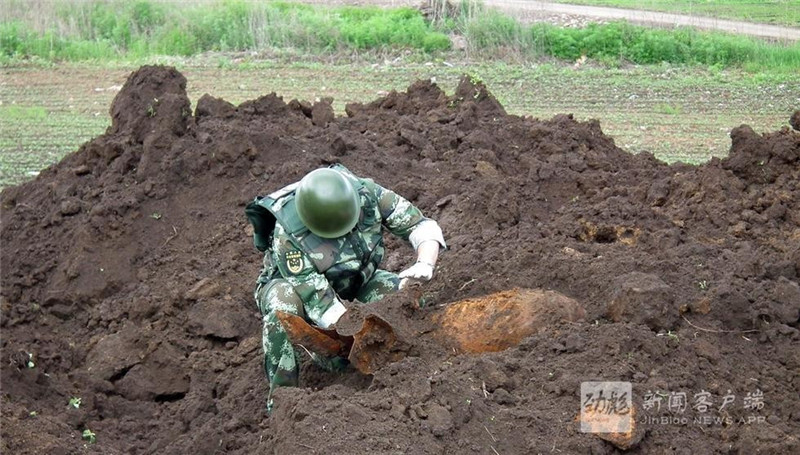 Житель провинции Хэйлунцзян выкопал 150-килограммовый снаряд времен войны с Японией