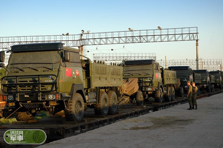 Китайские военные прибыли в Москву для участия в танковом биатлоне