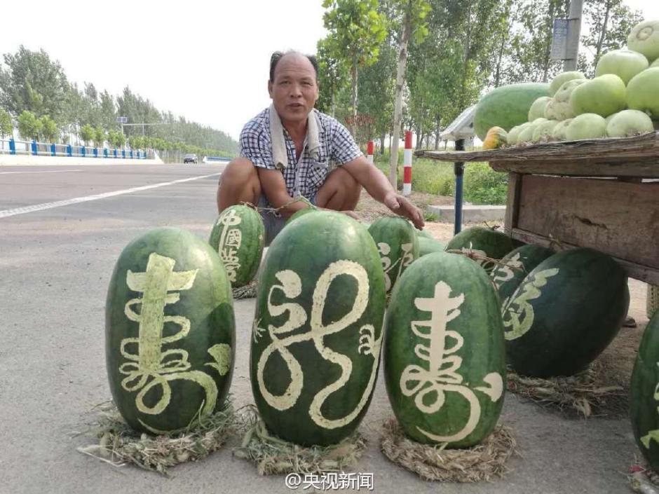 Каллиграфия на арбузах ведет к росту продаж!