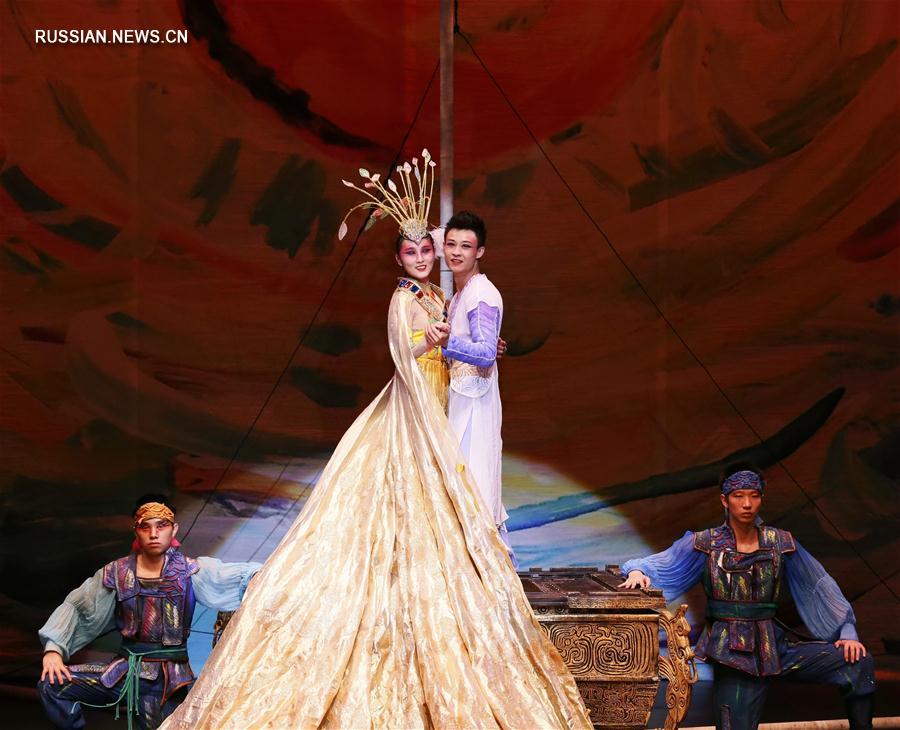 Представление китайских акробатов в Чикаго