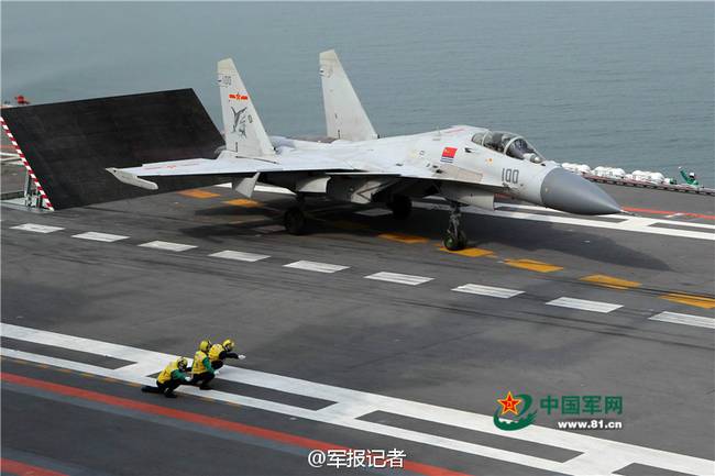 На авианосце "Ляонин" появилось 10 бортовых самолетов