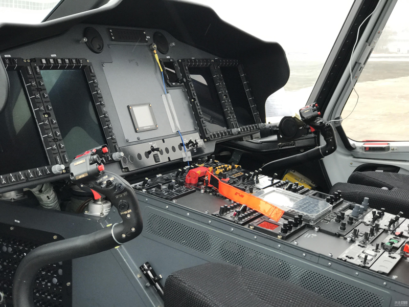 Новейший китайский средний многоцелевой вертолет AC352 совершил первый полет