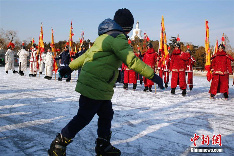 В пекинском парке Бэйхай прошла ?императорская игра на льду?
