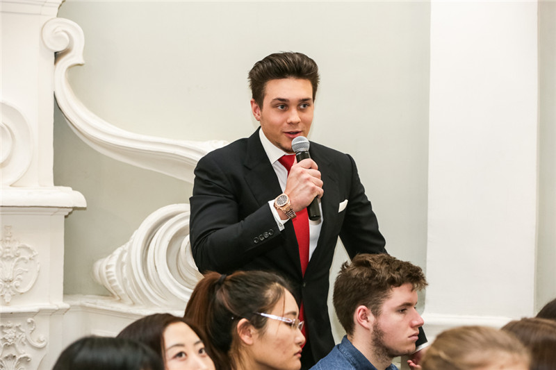 Генконсул КНР в Петербурге: китайцы едут в Петербург, потому что здесь с ними говорят на китайском