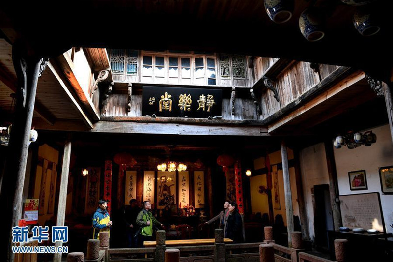 Село на краю 500-метрового утеса