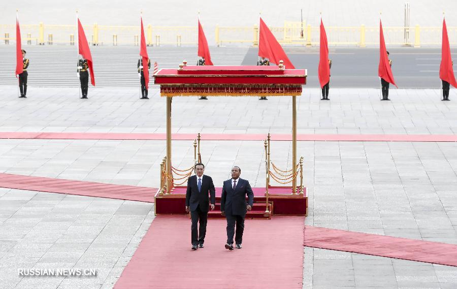 Ли Кэцян провел переговоры с премьер-министром Сан-Томе и Принсипи П.Тровоадой